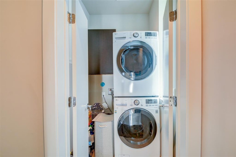 Photo 26 of 49 - 5638 Petty St Unit C, Houston, TX 77007