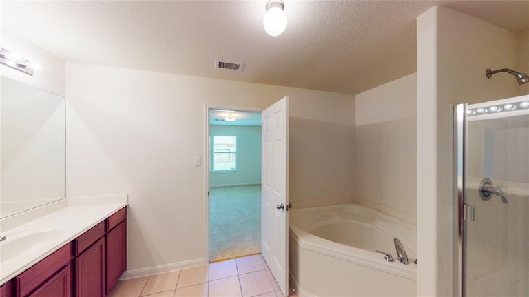 Photo 23 of 29 - 915 Marigold Rd, Baytown, TX 77521
