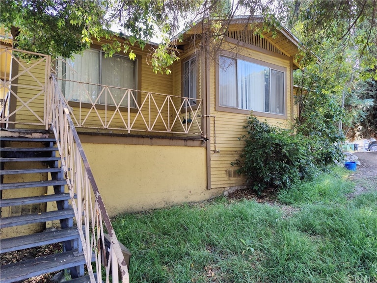 Photo 3 of 16 - 2384 Norwalk Ave, Los Angeles, CA 90041