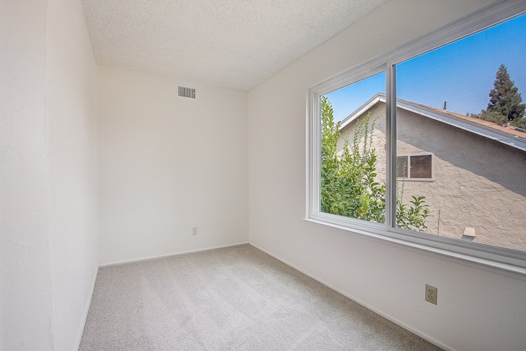 Photo 28 of 44 - 8017 Stone Canyon Cir, Citrus Heights, CA 95610