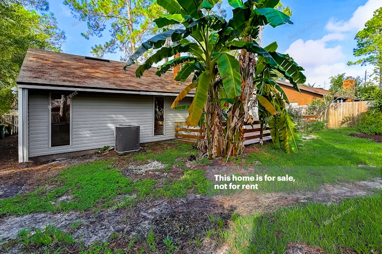 Photo 15 of 30 - 4251 Queensway Dr, Jacksonville, FL 32257