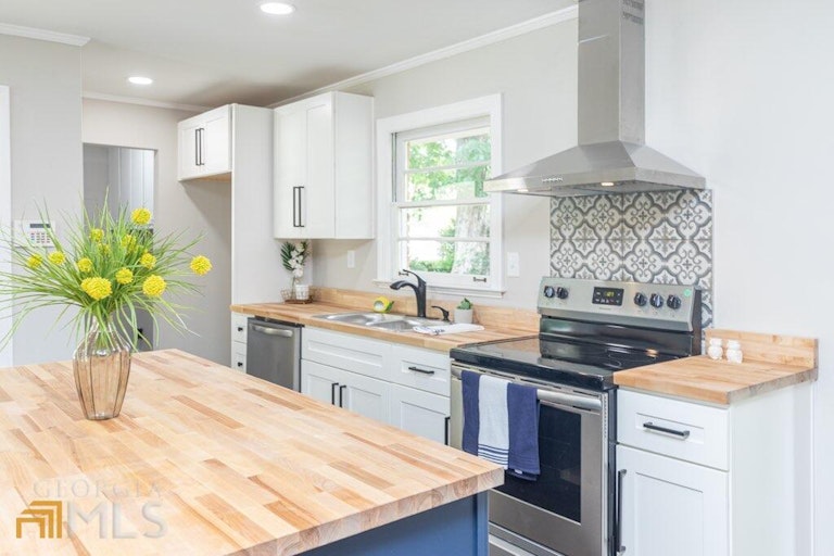 Photo 5 of 43 - 3811 Wake Forest Rd #3811, Decatur, GA 30034