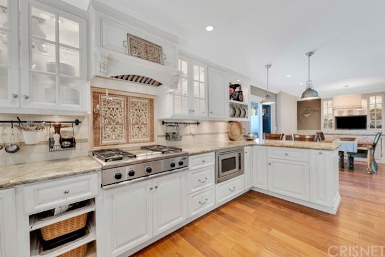 Photo 4 of 52 - 23644 Del Cerro Cir, Canoga Park, CA 91304