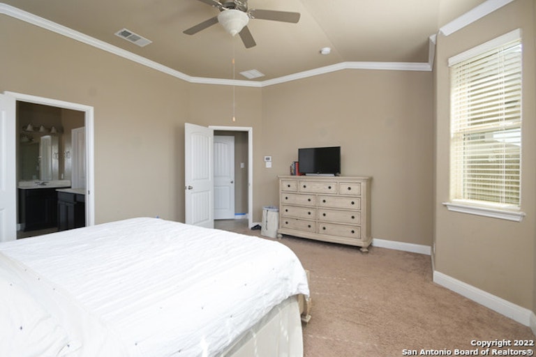 Photo 9 of 26 - 7903 Genesse Crk, San Antonio, TX 78254