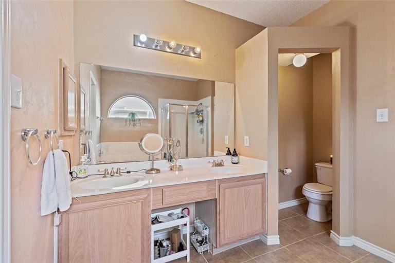 Photo 13 of 32 - 1105 Indian Trail Ct, Roanoke, TX 76262