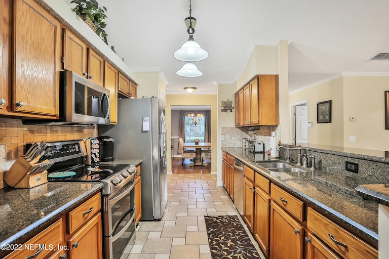 Photo 13 of 36 - 1444 Starboard Ct, Fleming Island, FL 32003