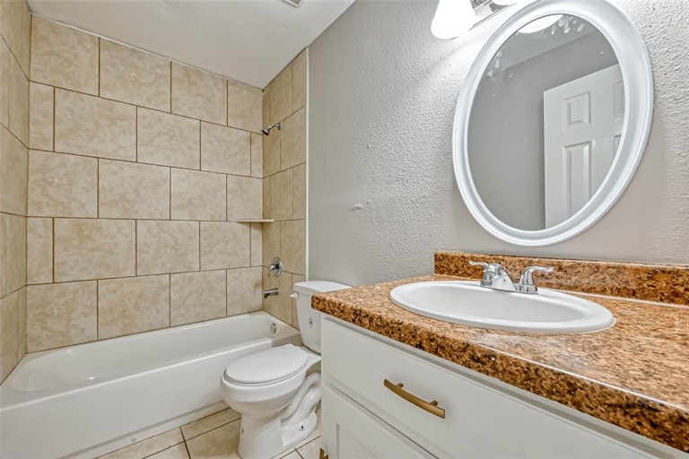 Photo 27 of 32 - 8634 Valley Flag Dr, Houston, TX 77078