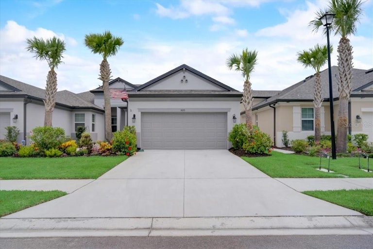 Photo 4 of 38 - 6026 Amberly Dr, Bradenton, FL 34208
