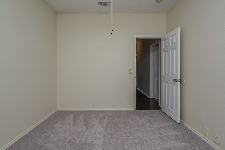 Photo 43 of 47 - 1309 Woodthorpe Dr, Mesquite, TX 75181