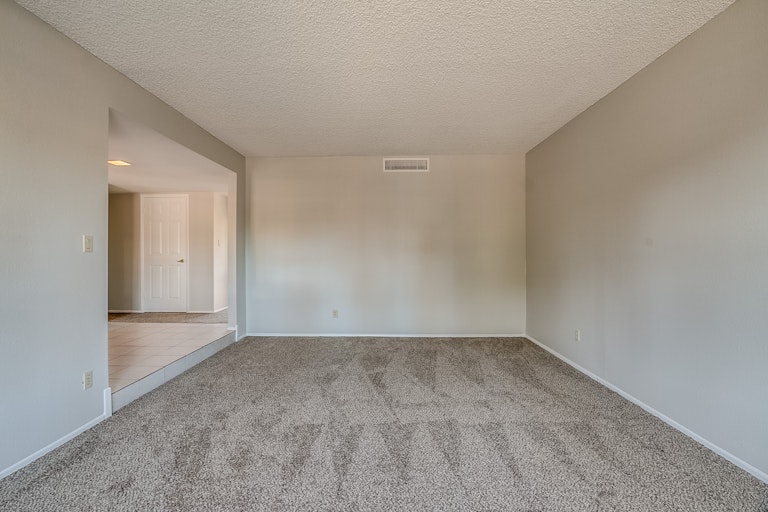 Photo 13 of 39 - 857 W Natal Ave, Mesa, AZ 85210
