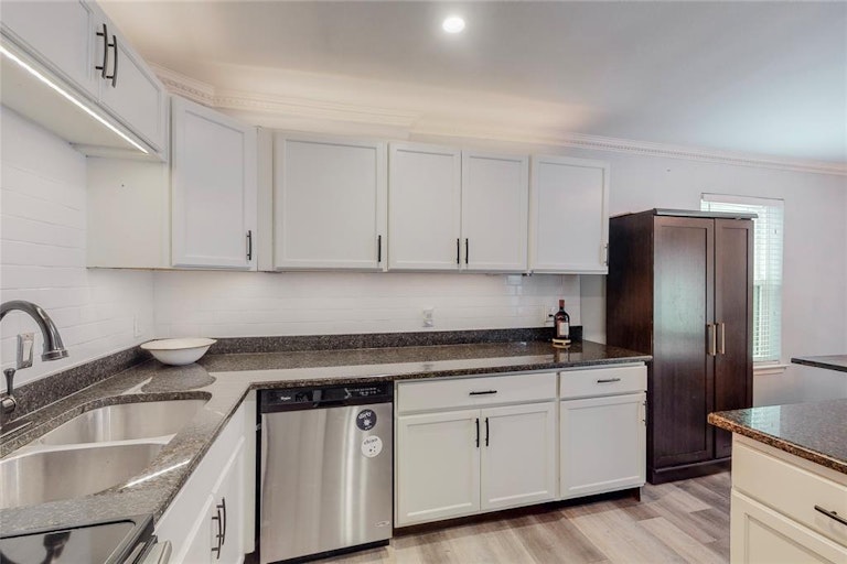 Photo 16 of 28 - 5021 N Hall St, Dallas, TX 75235
