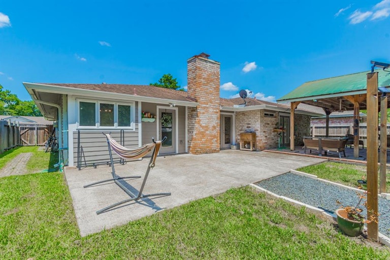 Photo 19 of 24 - 16930 Creek Line Dr, Friendswood, TX 77546