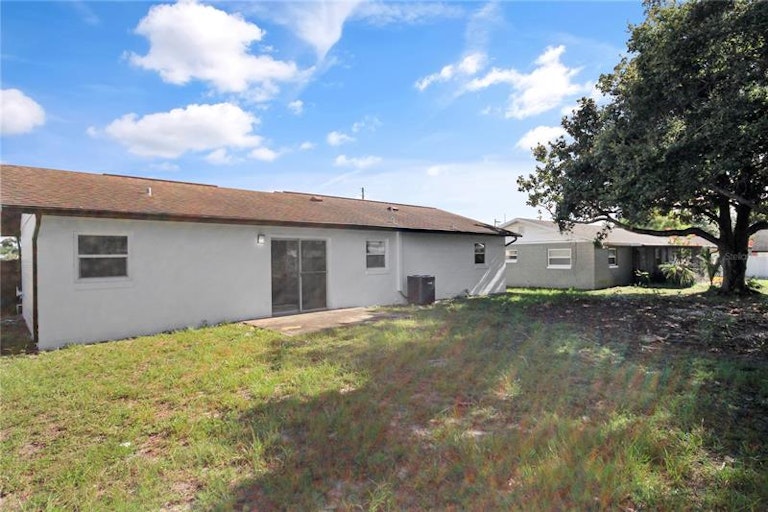 Photo 19 of 23 - 125 E Iris Dr, Orange City, FL 32763