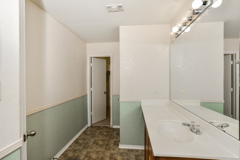 Photo 6 of 27 - 5701 Ping Way, Schertz, TX 78108