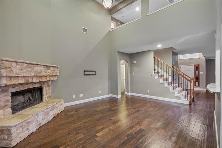 Photo 9 of 38 - 2921 Pioneer Park Dr, Flower Mound, TX 75022