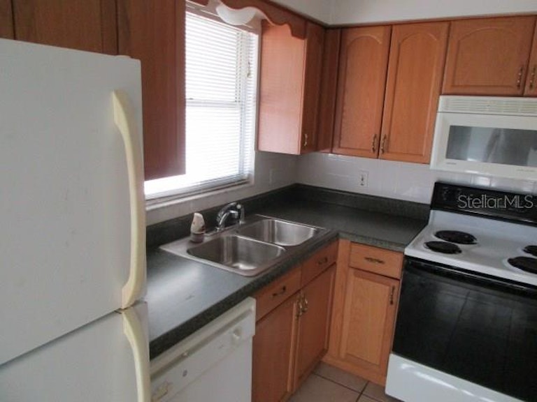 Photo 9 of 18 - 4400 37th St S #3, Saint Petersburg, FL 33711
