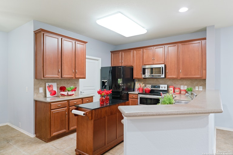 Photo 7 of 32 - 12543 Cascade Hls, San Antonio, TX 78253