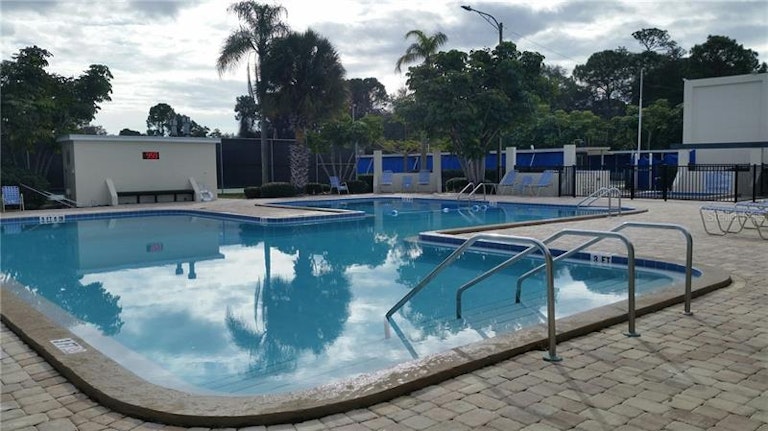 Photo 19 of 21 - 5521 80th St N #512, Saint Petersburg, FL 33709