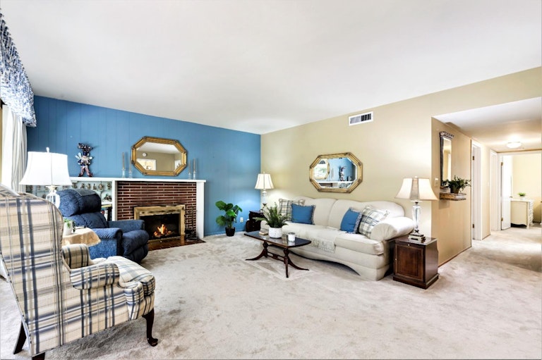 Photo 5 of 31 - 3359 Becerra Way, Sacramento, CA 95821