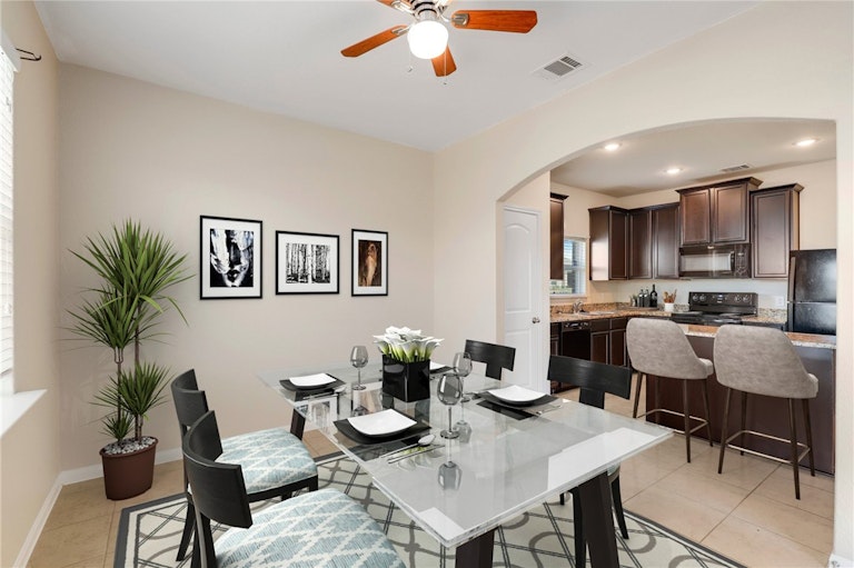 Photo 12 of 28 - 19812 Woodrow Wilson St, Manor, TX 78653