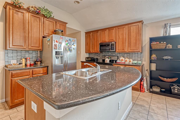 Photo 11 of 22 - 18203 Sweet Juniper Ln, Katy, TX 77449