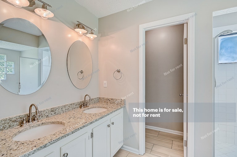 Photo 33 of 45 - 12549 Lochloosa Ln, Jacksonville, FL 32218