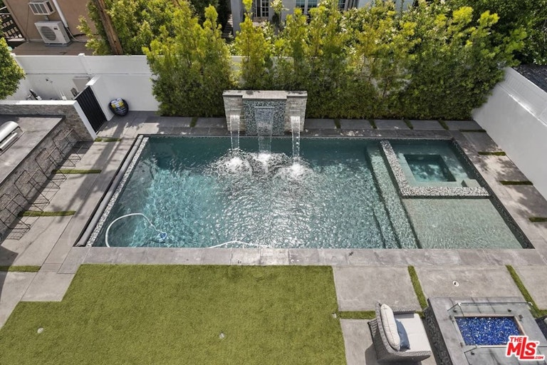 Photo 39 of 53 - 10526 Ohio Ave, Los Angeles, CA 90024