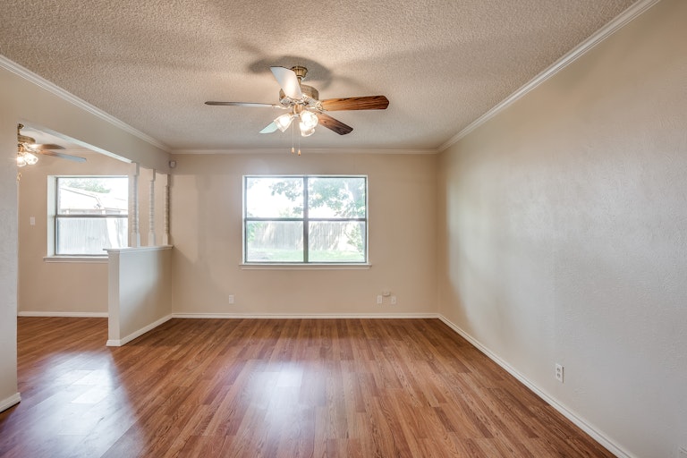 Photo 8 of 21 - 4015 Topaz Dr, Mesquite, TX 75150