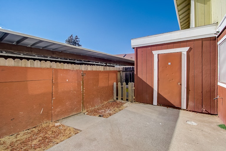 Photo 34 of 39 - 7572 Burgoyne Ln, Sacramento, CA 95823