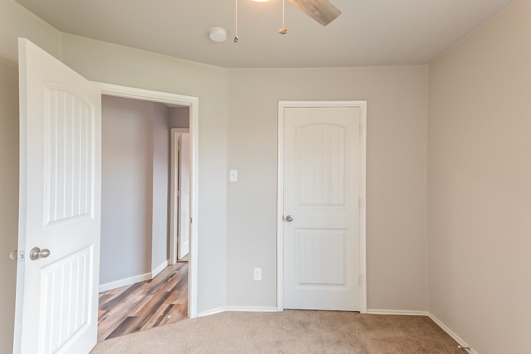 Photo 9 of 25 - 1307 Bent Grass Dr, Princeton, TX 75407