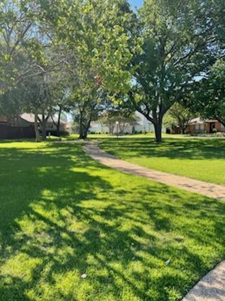 Photo 17 of 18 - 9547 Highland View Dr, Dallas, TX 75238