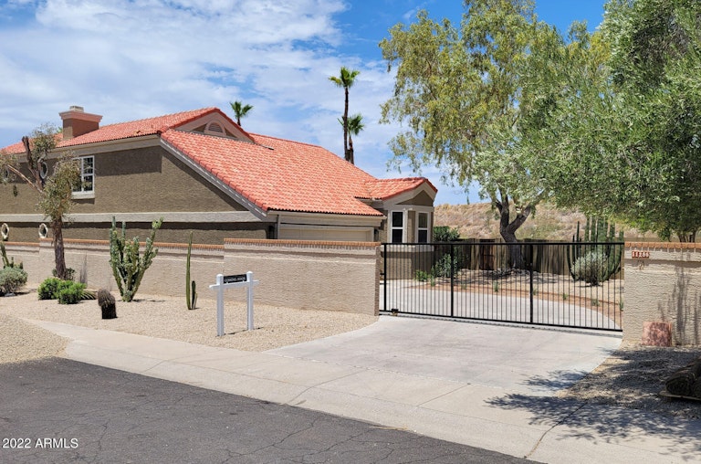 Photo 1 of 67 - 11286 E Laurel Ln, Scottsdale, AZ 85259