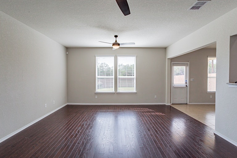 Photo 5 of 21 - 10327 Castello Cyn, San Antonio, TX 78254