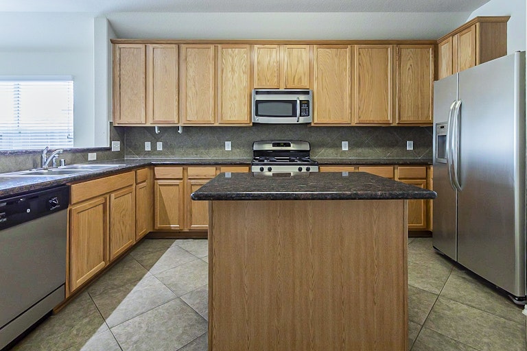 Photo 4 of 22 - 8210 Caldera Ln, Cypress, TX 77433