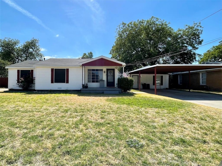 Photo 1 of 26 - 131 N Roe St, Fort Worth, TX 76108