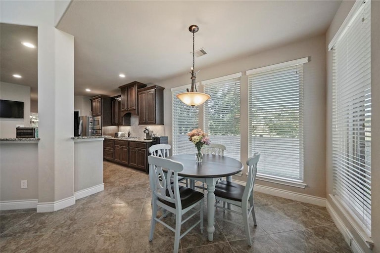 Photo 14 of 47 - 27390 Pendleton Trace Dr, Spring, TX 77386