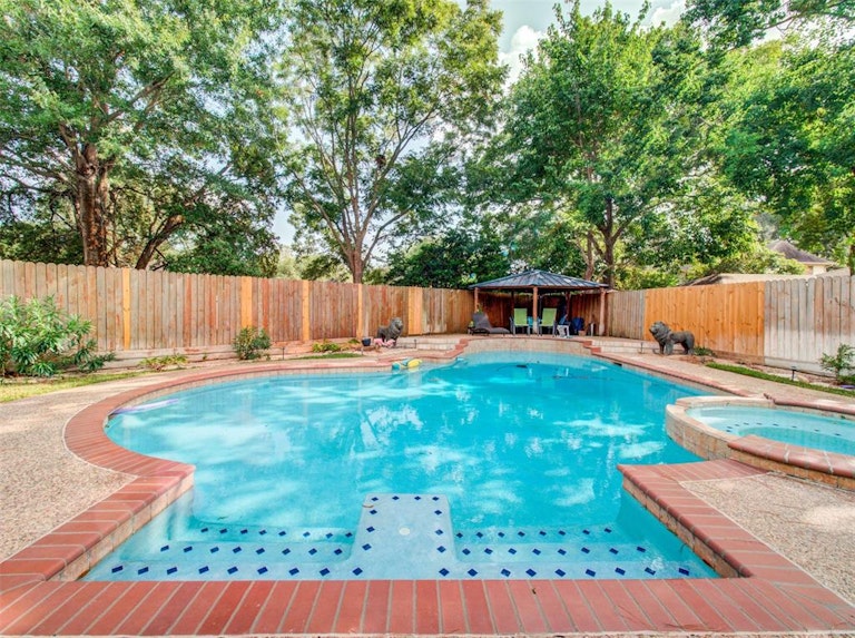 Photo 47 of 50 - 2518 Hodges Bend Cir, Sugar Land, TX 77479
