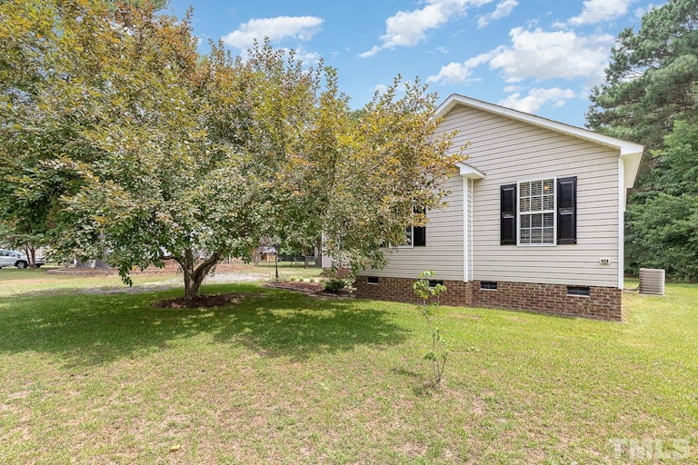 Photo 30 of 32 - 155 Duck Pond Ln, Clayton, NC 27520