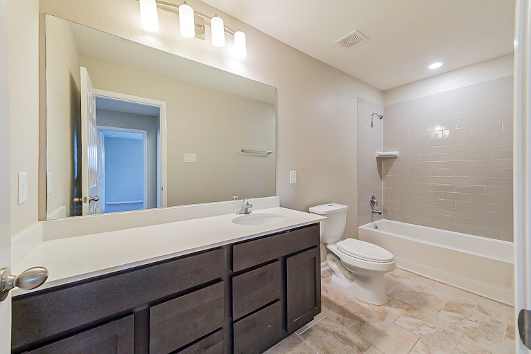 Photo 26 of 36 - 12731 Arcola Valley Ct, Houston, TX 77044