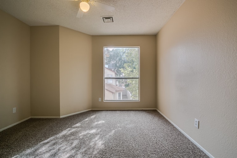 Photo 18 of 26 - 533 E Taro Ln, Phoenix, AZ 85024