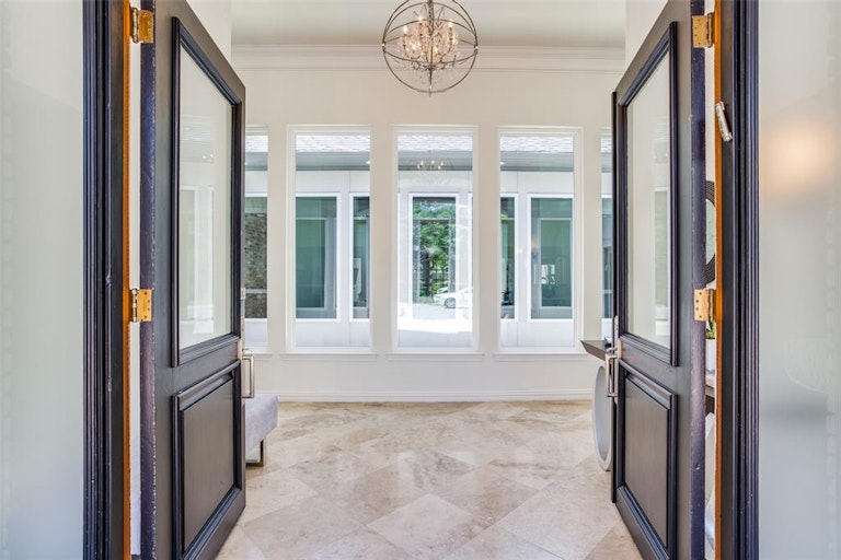 Photo 2 of 27 - 6015 Twin Coves St, Dallas, TX 75248
