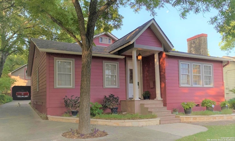 Photo 2 of 25 - 306 Corona Ave, San Antonio, TX 78209