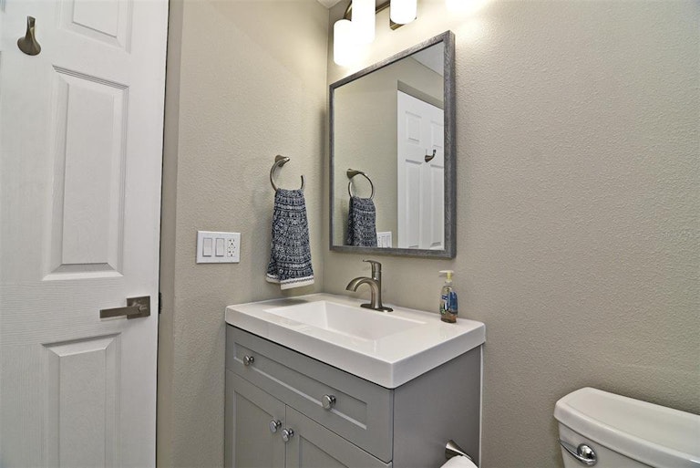 Photo 16 of 40 - 2201 Murdock Blvd, Orlando, FL 32817