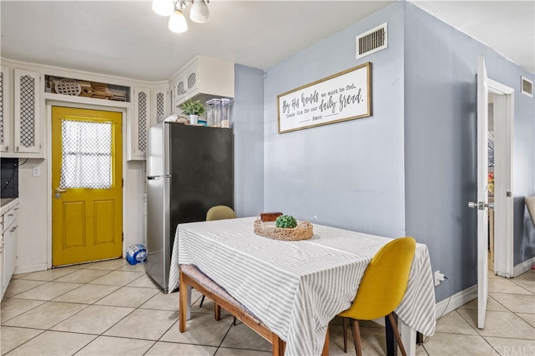 Photo 12 of 52 - 1325 S Moonstone St, Anaheim, CA 92804