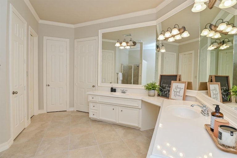 Photo 22 of 45 - 2606 Cottage Creek Ct, Pearland, TX 77584