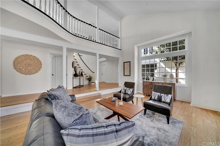 Photo 8 of 47 - 19365 Woodlands Dr, Huntington Beach, CA 92648