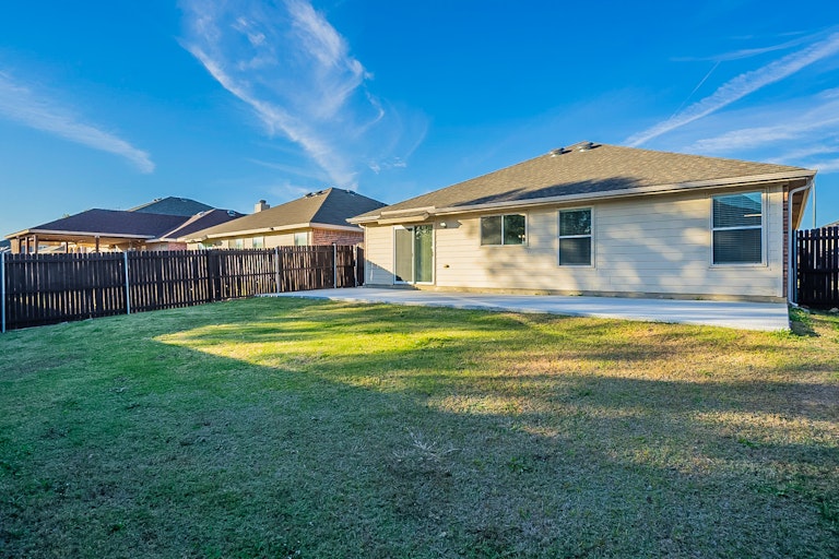 Photo 7 of 26 - 2136 Biggs St, Fort Worth, TX 76177
