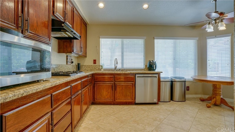 Photo 21 of 53 - 10167 Cartagena Dr, Moreno Valley, CA 92557