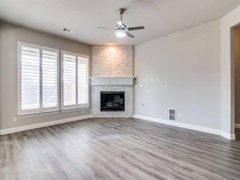 Photo 10 of 28 - 1613 Montage Dr, Garland, TX 75040