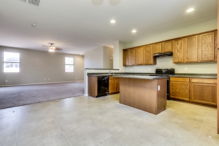 Photo 10 of 25 - 7824 S 68th Dr, Laveen, AZ 85339